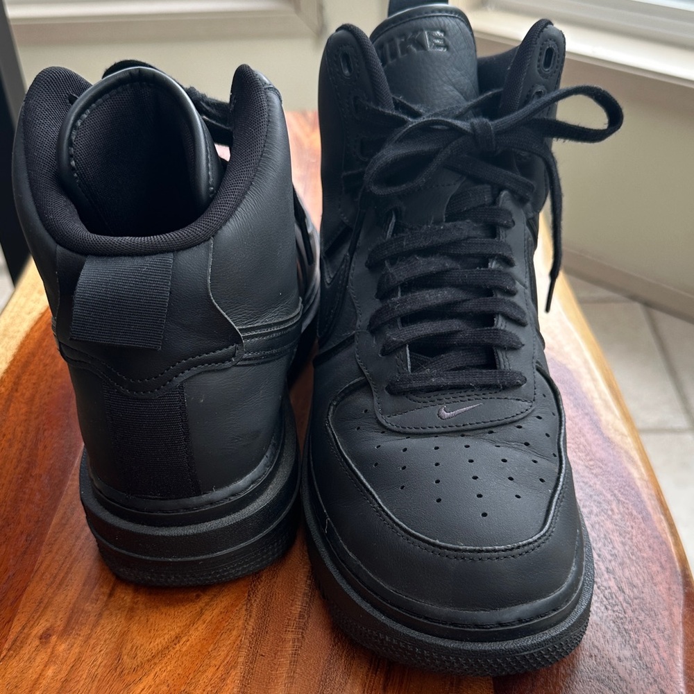 Nike Men's All-Black Leather Sneakers